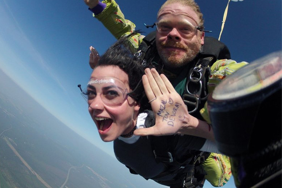 What to write on hands for skydiving? 